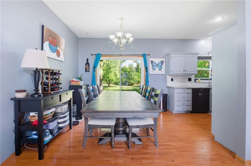 913 Applewood Ln, Belton, MO 64012