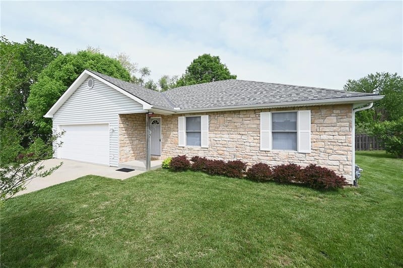 14 Sandi Cir, Dearborn, MO 64439