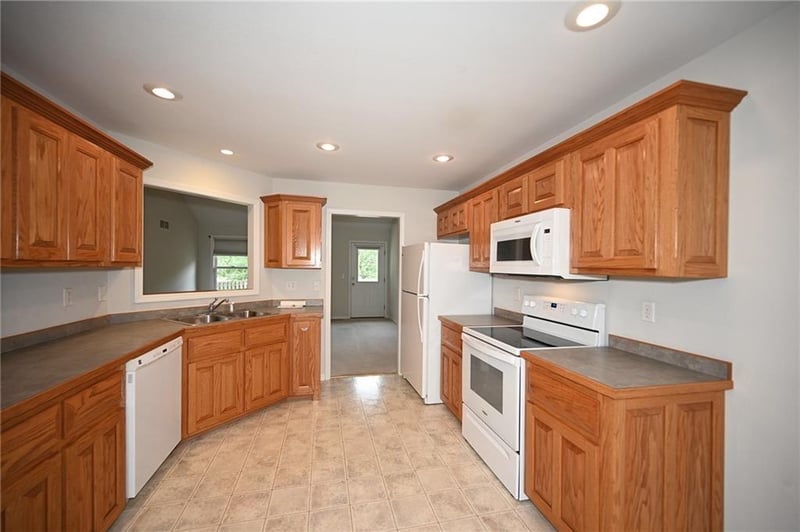 14 Sandi Cir, Dearborn, MO 64439