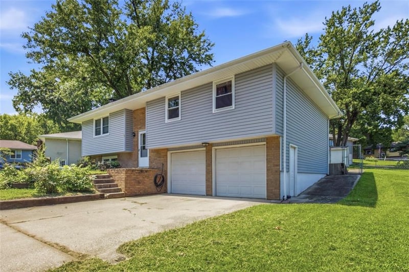 1008 21st Ter, Leavenworth, KS 66048