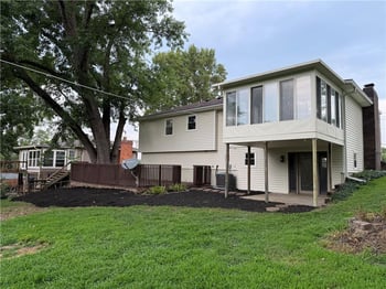 11015 Crooked Rd, Kansas City, MO 64152