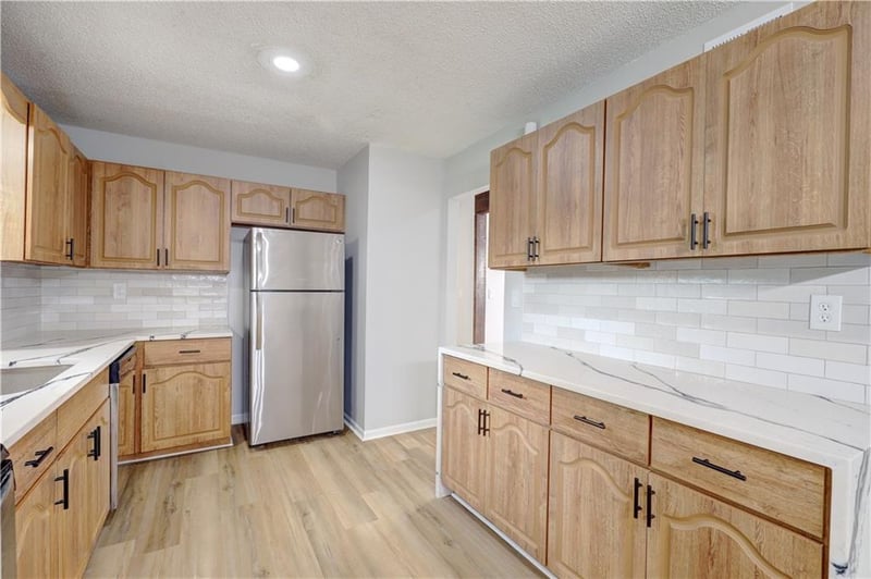 11015 Crooked Rd, Kansas City, MO 64152
