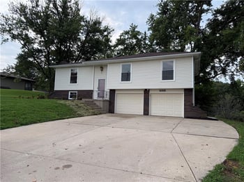 11015 Crooked Rd, Kansas City, MO 64152