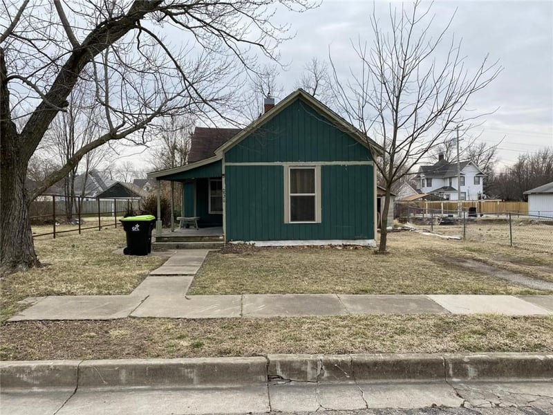 820 1st St, Webb City, MO 64870