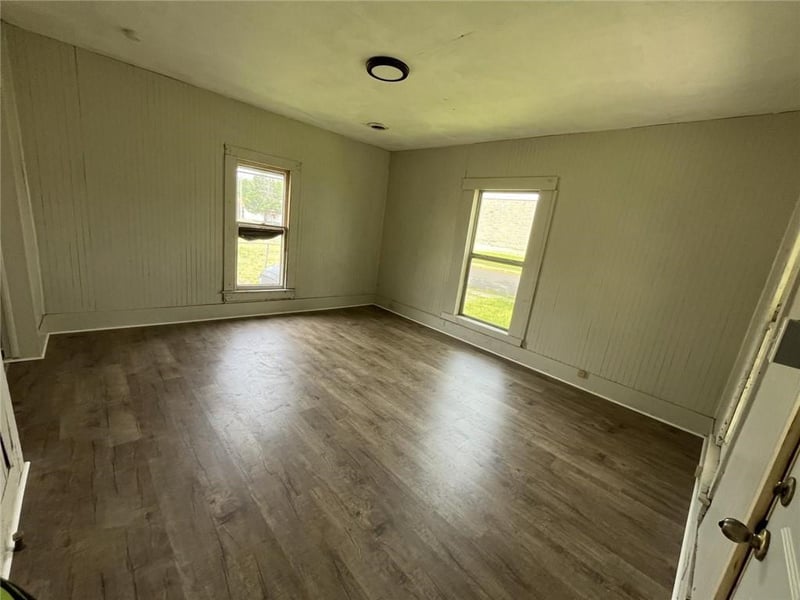820 1st St, Webb City, MO 64870