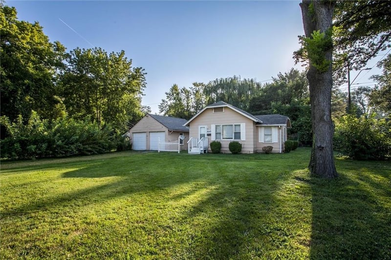 8249 Ward Pw, Kansas City, MO 64114