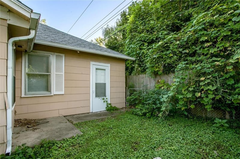 8249 Ward Pw, Kansas City, MO 64114