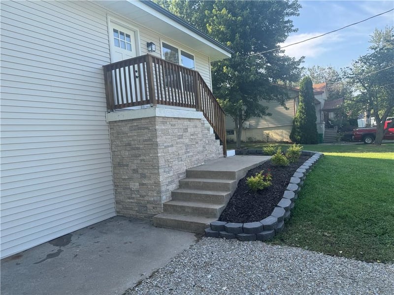 818 High St, Butler, MO 64730