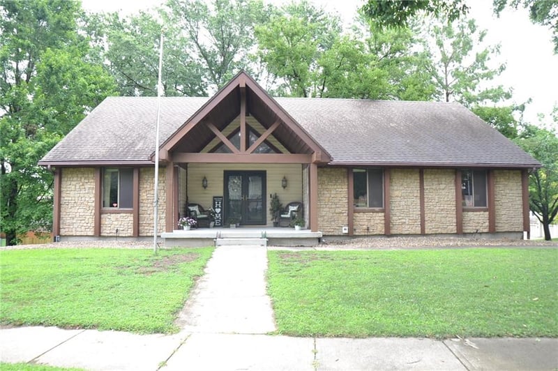 8001 Lydia Ave, Kansas City, MO 64118
