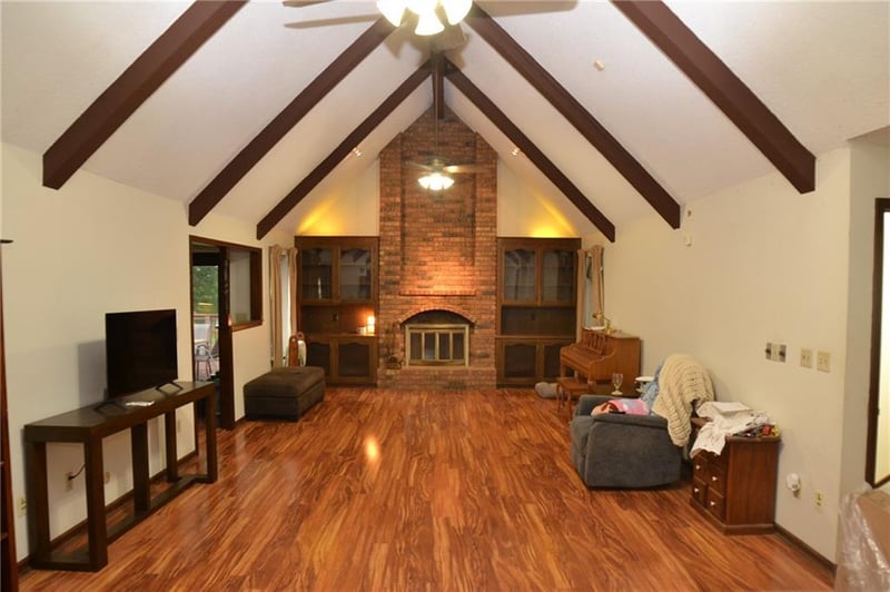 8001 Lydia Ave, Kansas City, MO 64118