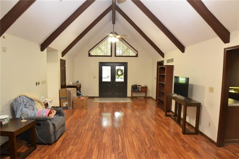 8001 Lydia Ave, Kansas City, MO 64118