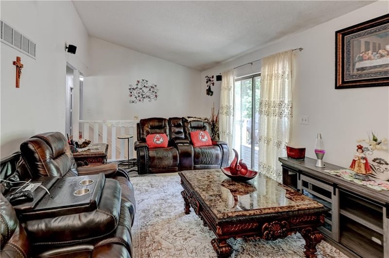 2400 84th Ter, Kansas City, MO 64154