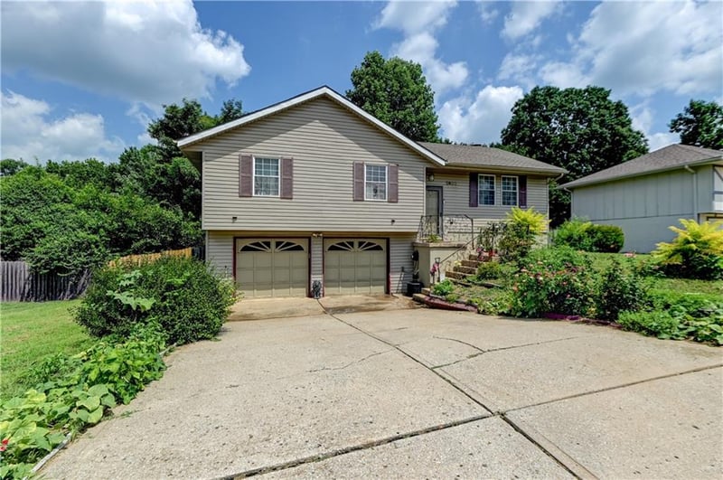 2400 84th Ter, Kansas City, MO 64154