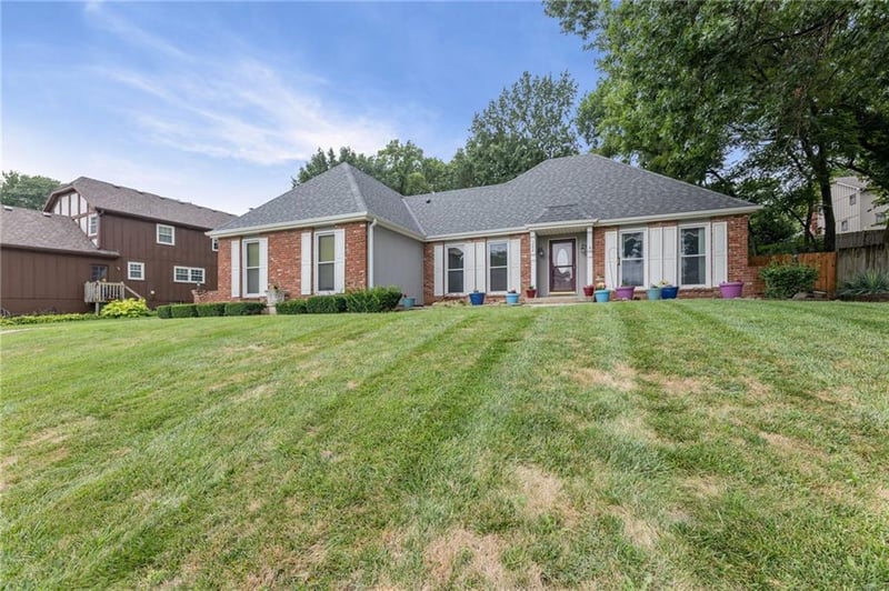 5204 Stearns St, Shawnee, KS 66203