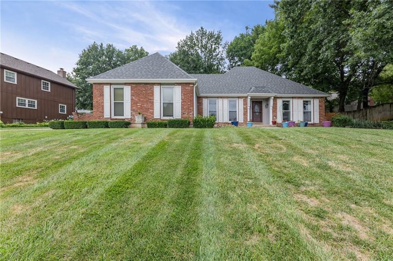5204 Stearns St, Shawnee, KS 66203