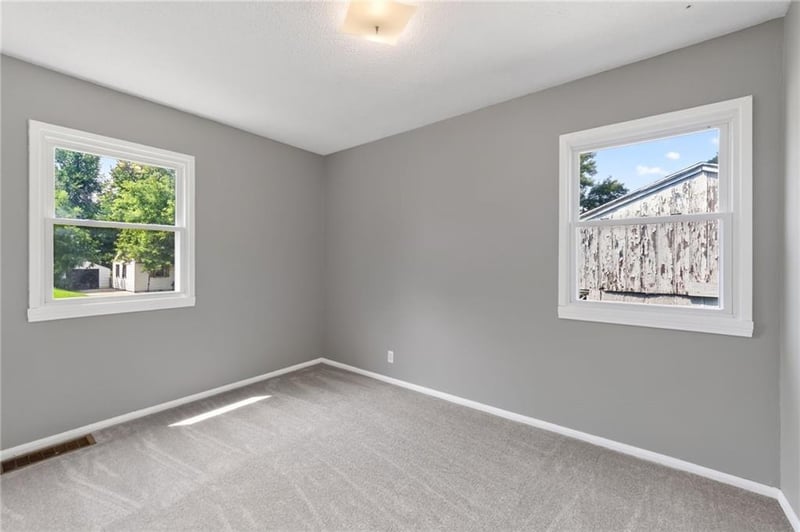 2412 59th Ter, Kansas City, MO 64118