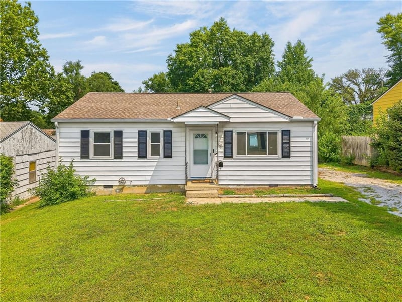 2412 59th Ter, Kansas City, MO 64118