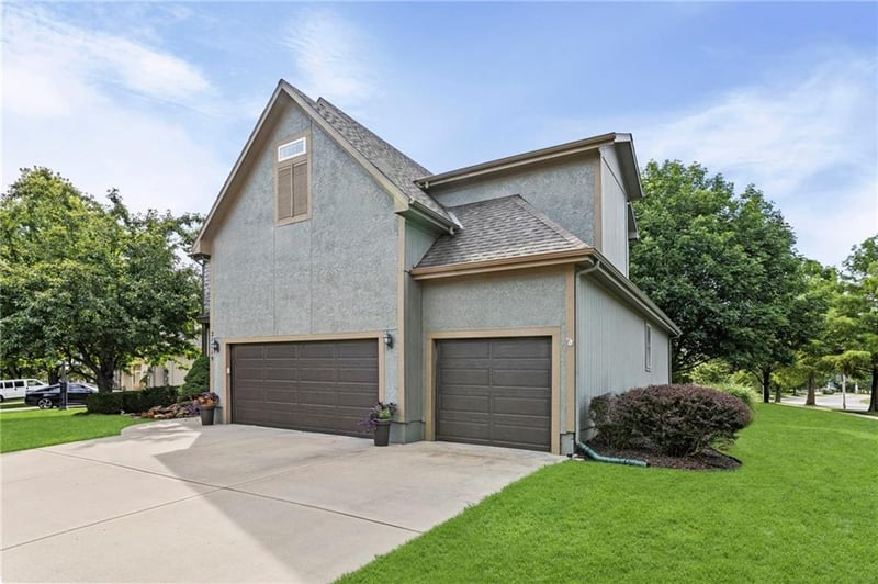 21719 W 99th Ter, Lenexa, KS 66220
