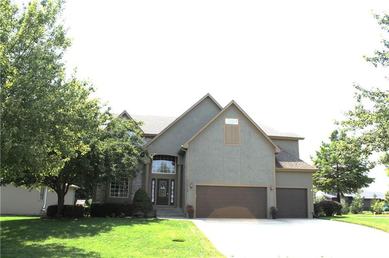 21719 99th Ter, Lenexa, KS 66220