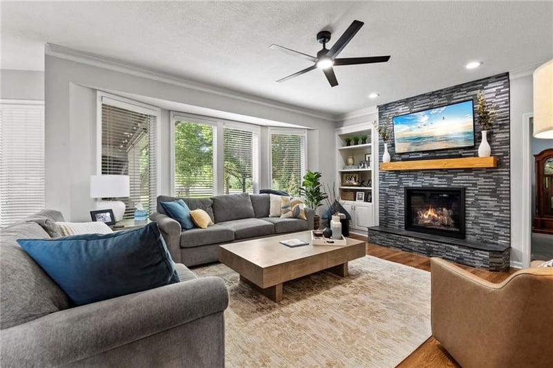 21719 W 99th Ter, Lenexa, KS 66220