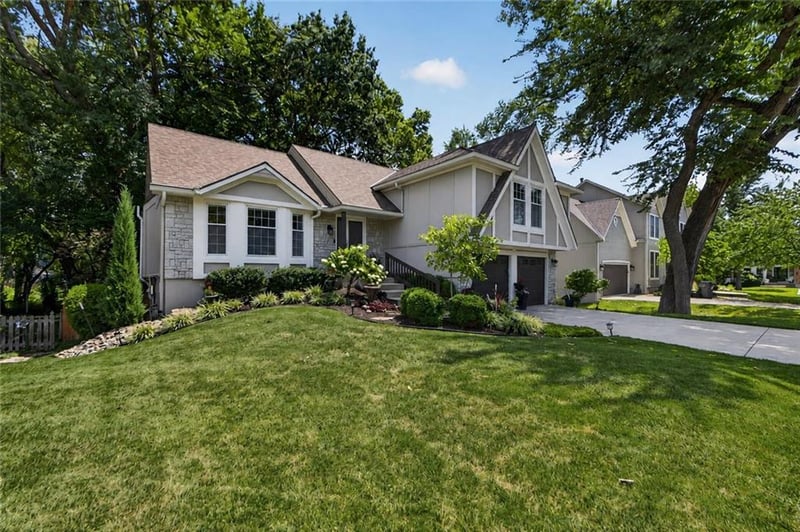 12165 Alcan St, Olathe, KS 66062