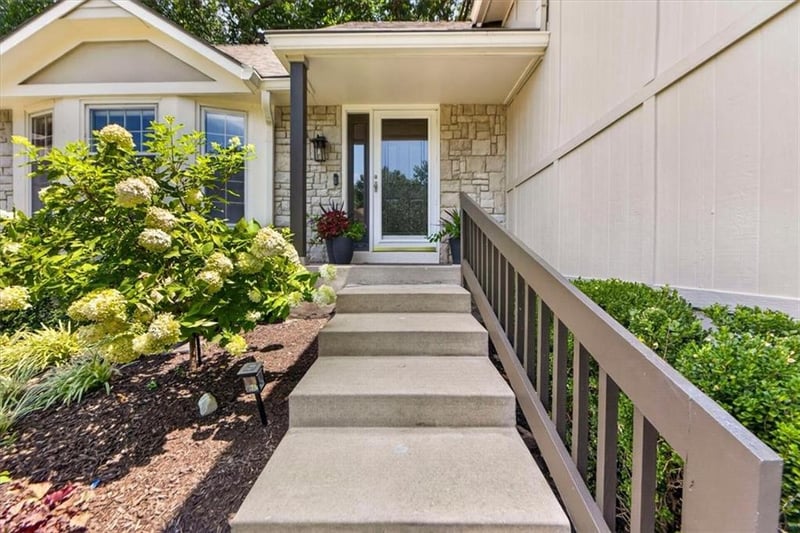 12165 Alcan St, Olathe, KS 66062