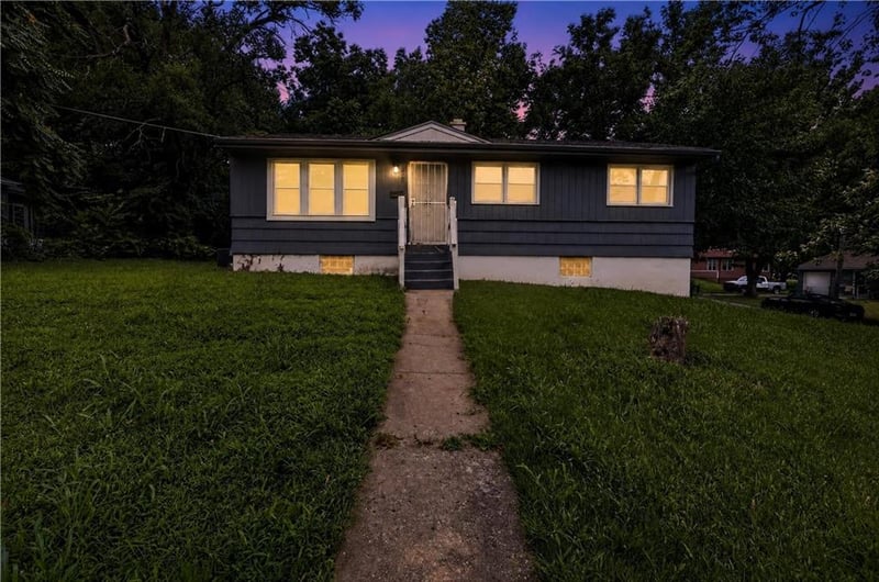 1420 E 82nd St, Kansas City, MO 64131