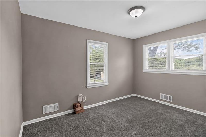 1420 E 82nd St, Kansas City, MO 64131