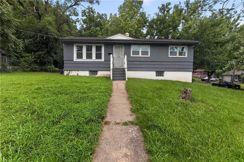1420 E 82nd St, Kansas City, MO 64131