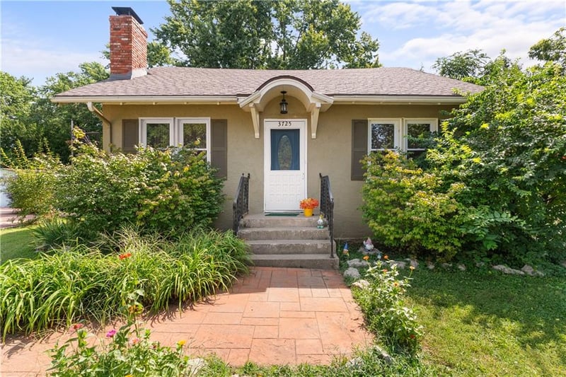 3725 N Indiana Ave, Kansas City, MO 64117