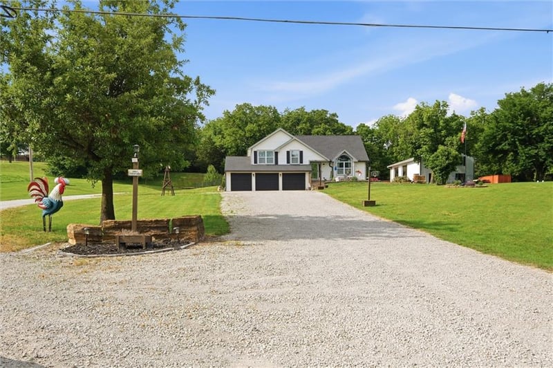 964 N 5 Hw, Lansing, KS 66043
