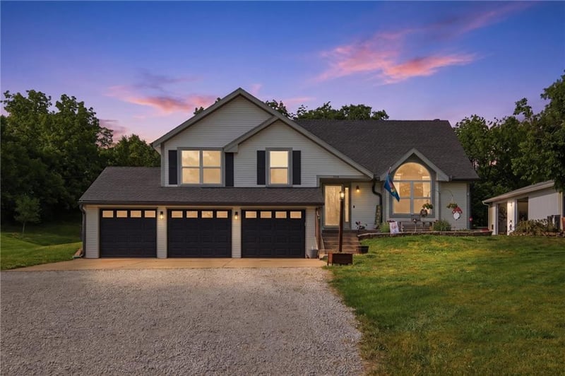 964 N 5 Hw, Lansing, KS 66043