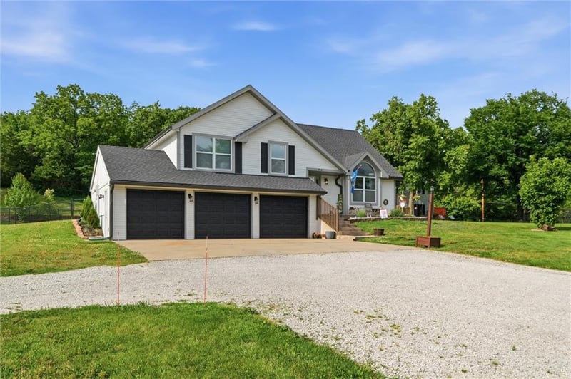 964 N 5 Hw, Lansing, KS 66043