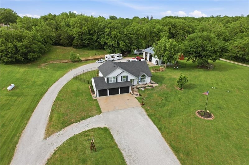 964 N 5 Hw, Lansing, KS 66043