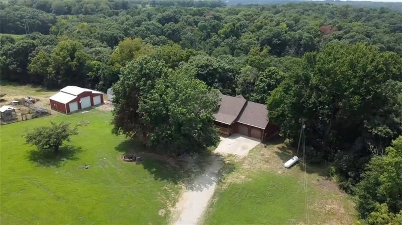 7935 Kiowa Rd, Oskaloosa, KS 66066