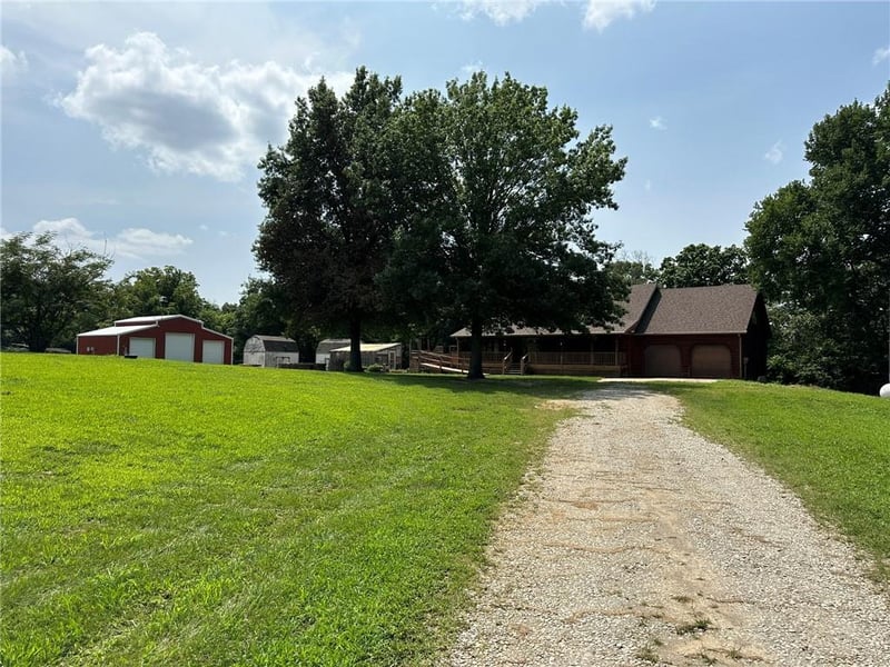 7935 Kiowa Rd, Oskaloosa, KS 66066