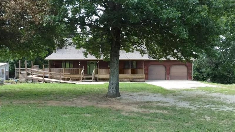 7935 Kiowa Rd, Oskaloosa, KS 66066