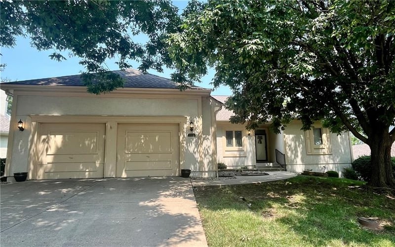 7924 118th Ter, Overland Park, KS 66210