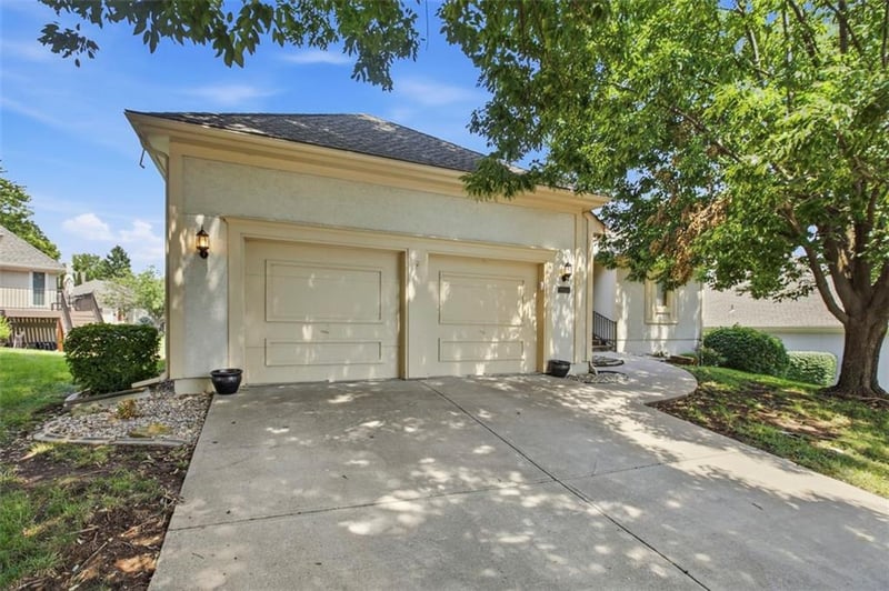 7924 W 118th Ter, Overland Park, KS 66210