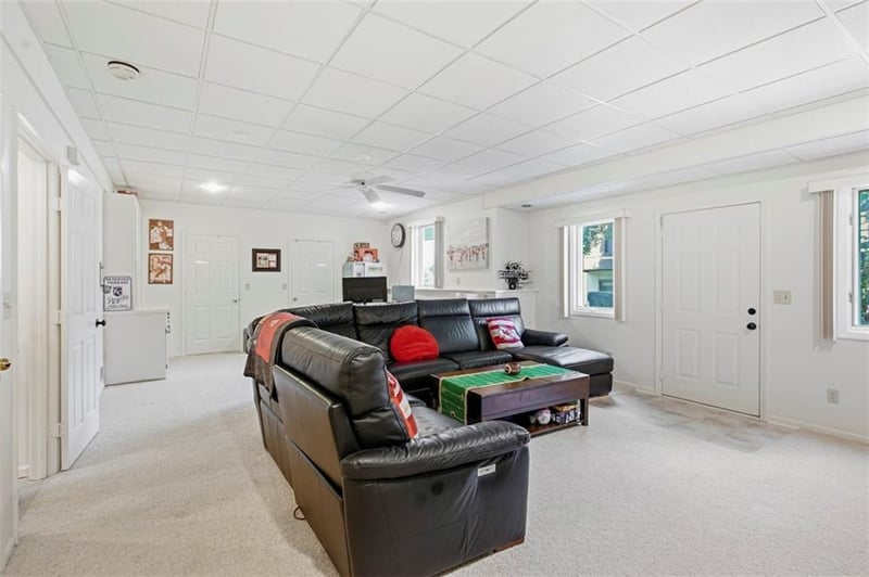 7924 W 118th Ter, Overland Park, KS 66210