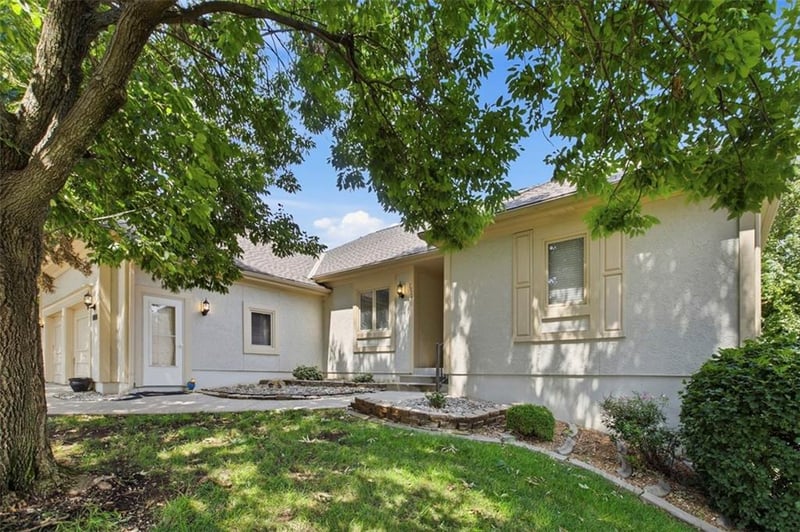 7924 W 118th Ter, Overland Park, KS 66210