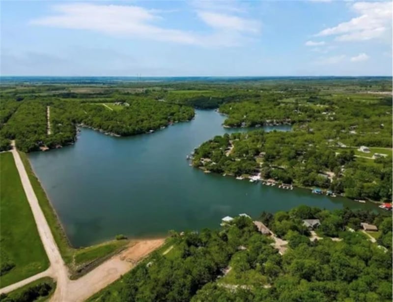 45 Eagle Ln, Mound City, KS 66056
