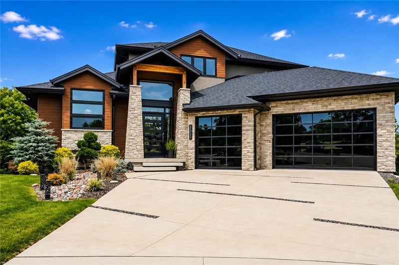 8826 Mccoy St, Lenexa, KS 66227
