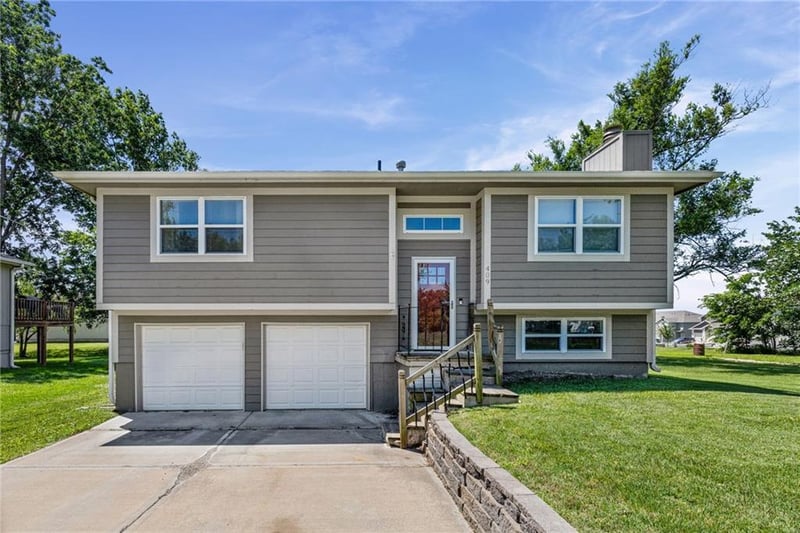 409 South St, Spring Hill, KS 66083