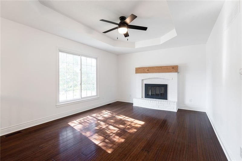 520 NE Bristol Dr, Lee's Summit, MO 64086