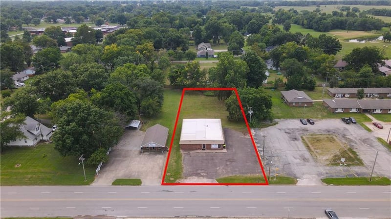 605 Saint John St, Girard, KS 66743