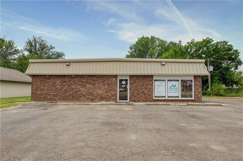 605 Saint John St, Girard, KS 66743