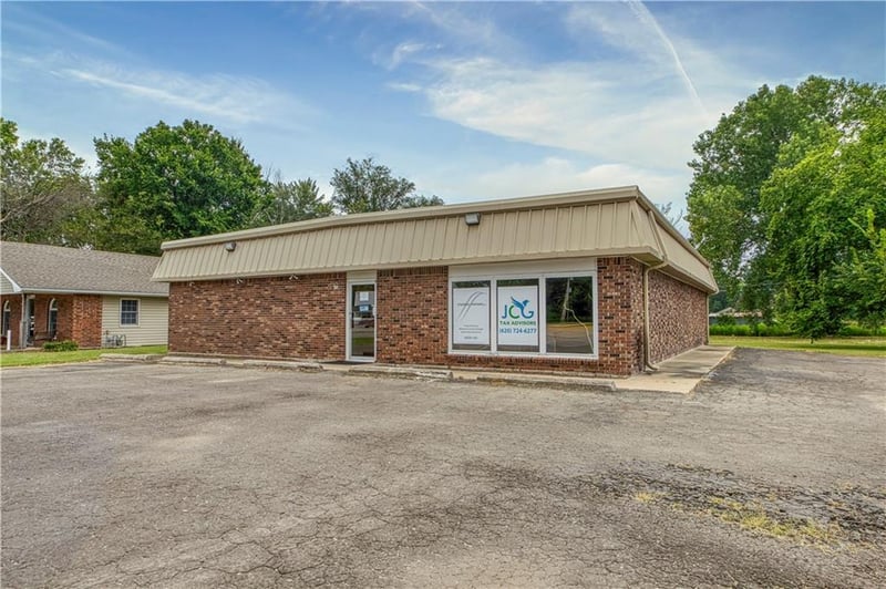 605 Saint John St, Girard, KS 66743