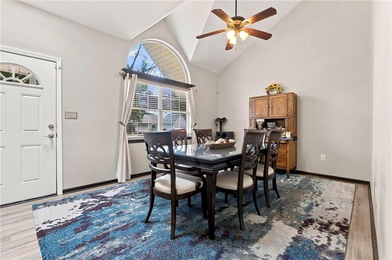 716 11th St, Lee's Summit, MO 64081