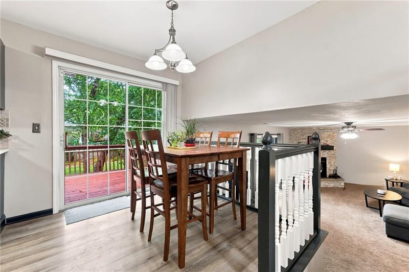 716 11th St, Lee's Summit, MO 64081